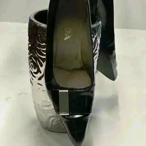 PRADA Black Leather Shoes with Point Toes and Chunky Heel - Picture 4 of 14